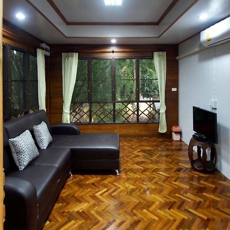 Ferienwohnung เรือนสารภี Phrae Exterior foto