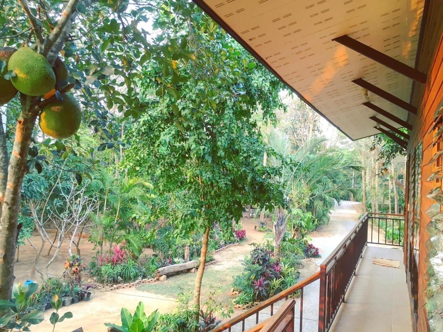 Ferienwohnung เรือนสารภี Phrae Exterior foto